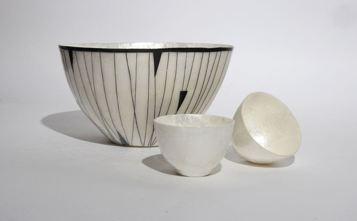 Graphic White and Black Mother-of-Pearl salad bowls - Medium