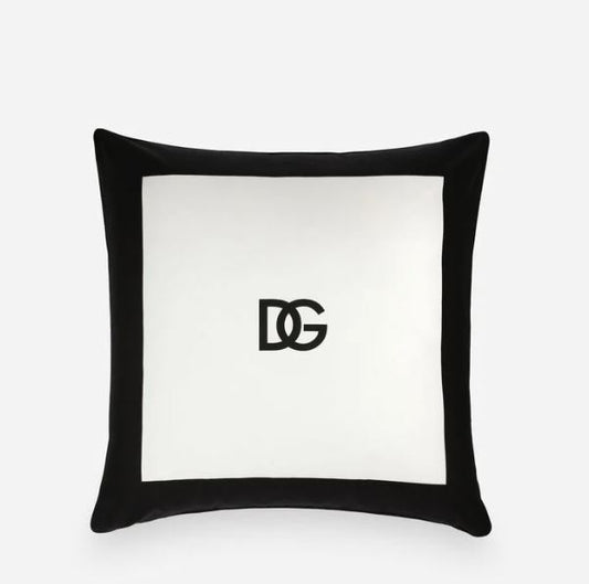 BLACK PILLOW -