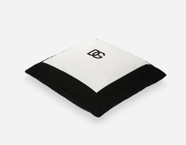 BLACK PILLOW -