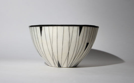 Graphic White and Black Mother-of-Pearl salad bowls - Medium